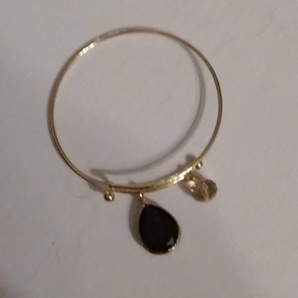 ☆ No brand bracelet and earring set. - Picture 4 of 5